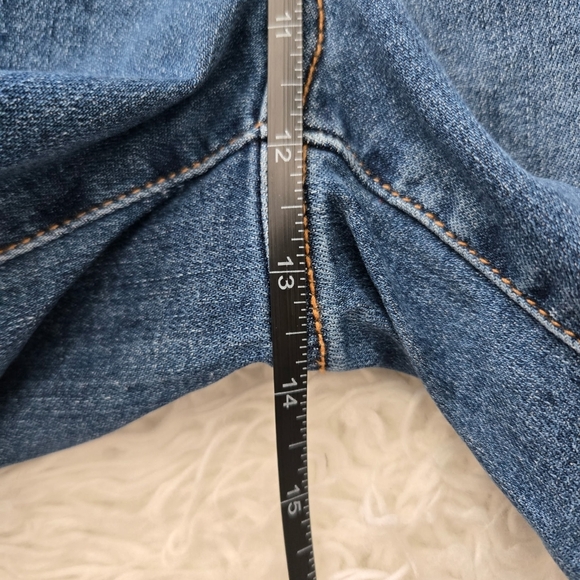 Wax Jean Stretch for Days Cuffed Distressed medium wash Shorts. Size 3XL. New. - Picture 5 of 8